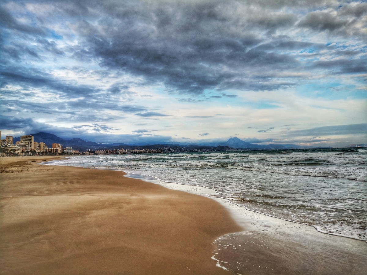 Usvan keskeltä aurinkoon